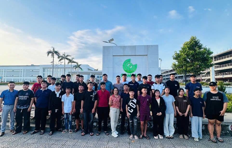 Học sinh TT GDNN-GDTX Na Hang tham gia trải nghiệm hè tại Công ty TNHH Compal Việt Nam